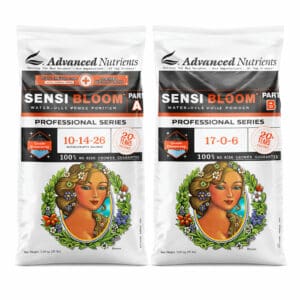Sensi Bloom deel A en deel B zijn wateroplosbare poeders voor plantenverzorging, gepresenteerd in verpakkingen van 11,34 kg. Deel A bevat een voedingsformule met de NPK-waarden 10-14-26 en is ontworpen voor de bloeifase van planten. Deel B heeft NPK-waarden van 17-0-6 en biedt extra ondersteuning. Beide producten bevatten microvoedingsstoffen en zijn vervaardigd voor professionele kwekers. De poeders zijn snel oplosbaar in water, wat de toepassing vergemakkelijkt. De illustratieve ontwerpen op de verpakkingen benadrukken een esthetisch element, zonder de productfunctionaliteit te beïnvloeden. Deze producten zijn ontwikkeld om de opbrengst en kwaliteit van de groei te optimaliseren.